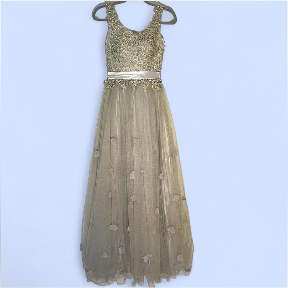 Silver V-Neck Sleeveless BRIDESMAID Gown